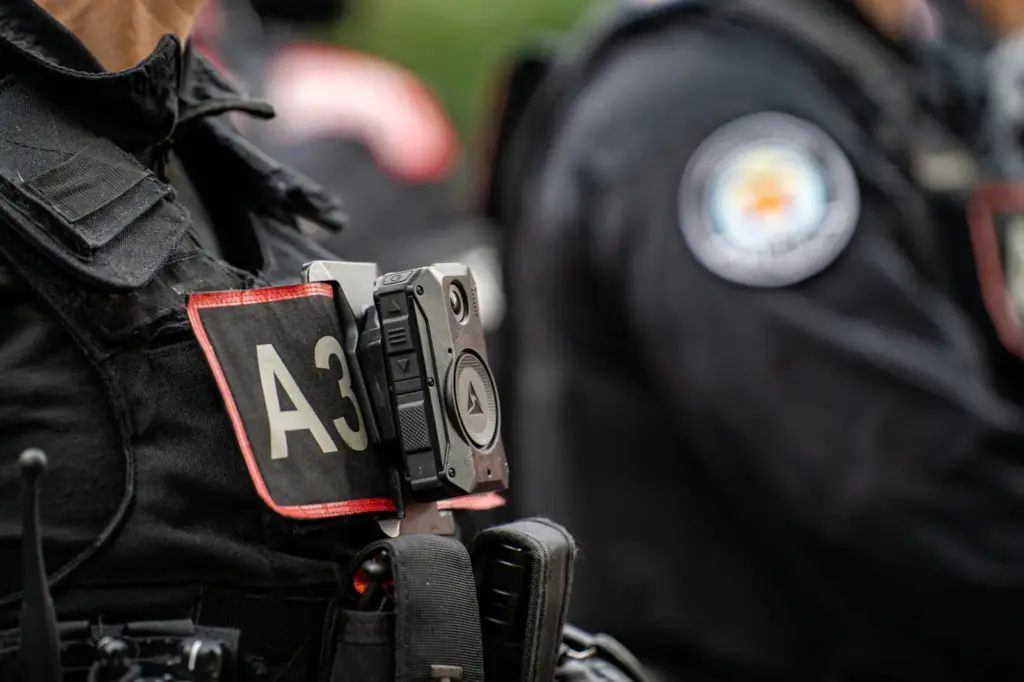 Testületi kamerák az ICE-nál: csak akkor hozzák nyilvánosságra a felvételeket, ha az érdekükben áll