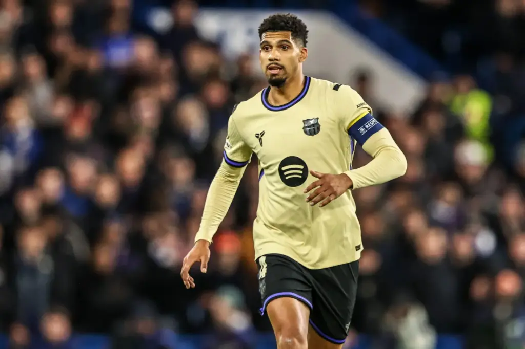 Ronald Araujo a Liverpoolhoz igazol: kölcsönszerződés vételi opcióval