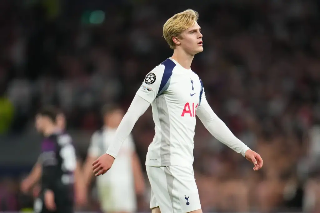 Lucas Bergvall visszatérne a Barcelonához, de a klub nem kér belőle