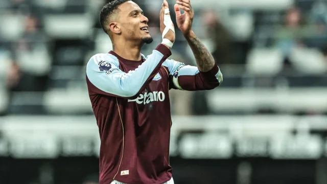 Ezri Konsa az Arsenalhoz igazolt: hosszú távú szerződést írt alá