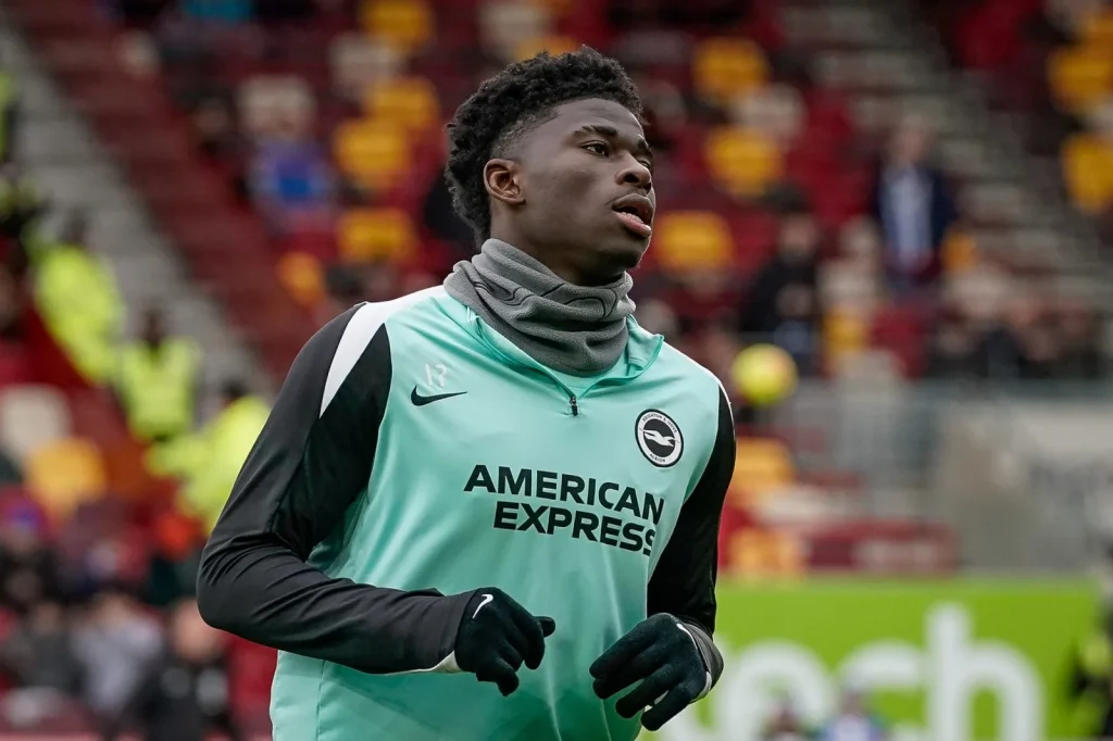 Carlos Baleba lehet a Manchester United új középpályása