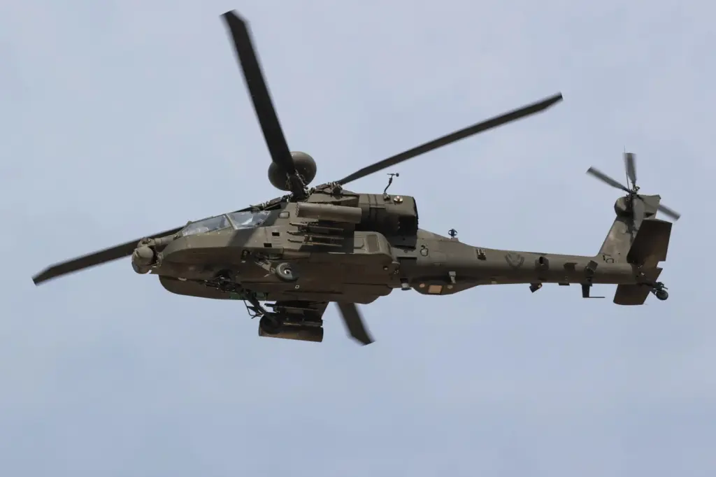 Apache helikopterek szervizközpontja épül a lengyelországi Lódzban