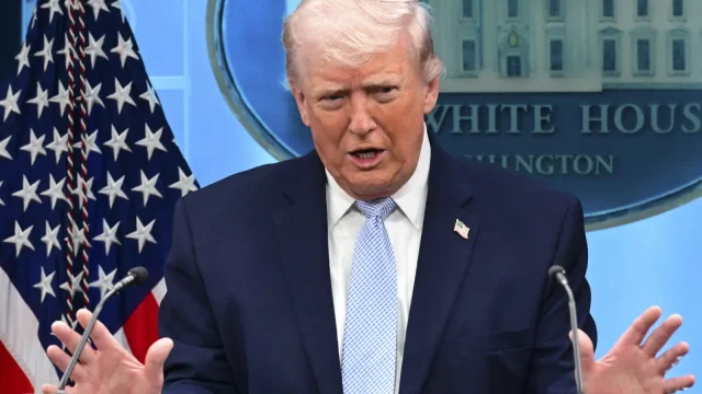 Gazdasági háború Irán ellen: Trump új stratégiája és a kockázatok