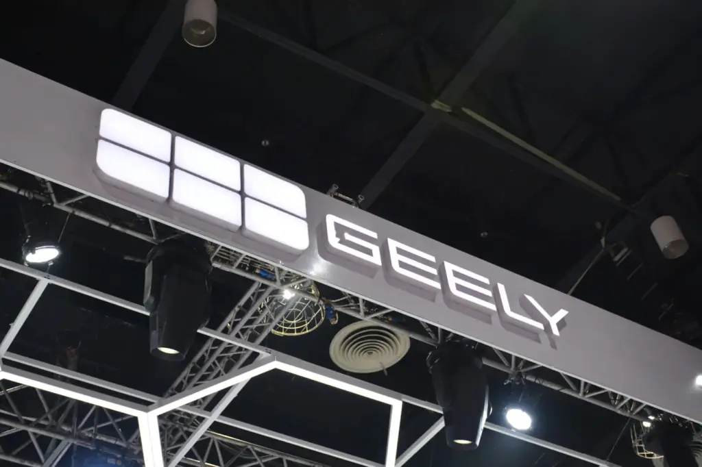 Új koncepciójú Geely értékesítési pontot nyitott a Schiller Autó