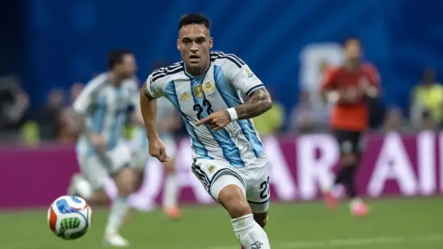 Lautaro Martínez lehet a Barcelona B-terve Julián Álvarez helyett