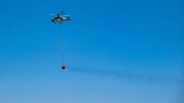 Tragikus helikopterbaleset Athénnál az erdőtüzek elleni harcban