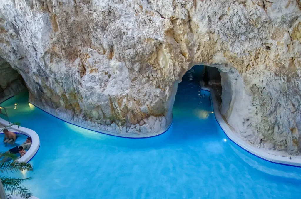 Újra megnyílt a Miskolctapolcai Barlangfürdő két év szünet után