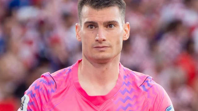 HIVATALOS: Dominik Livaković a Barcelona új kapusa