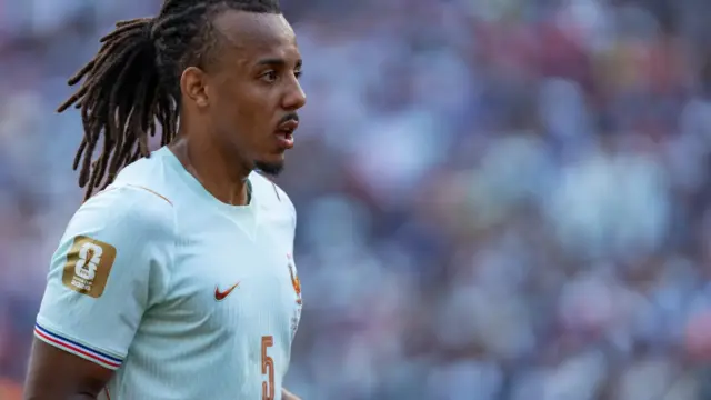 Meglepő fordulat: Jules Koundé távozhat az FC Barcelonától