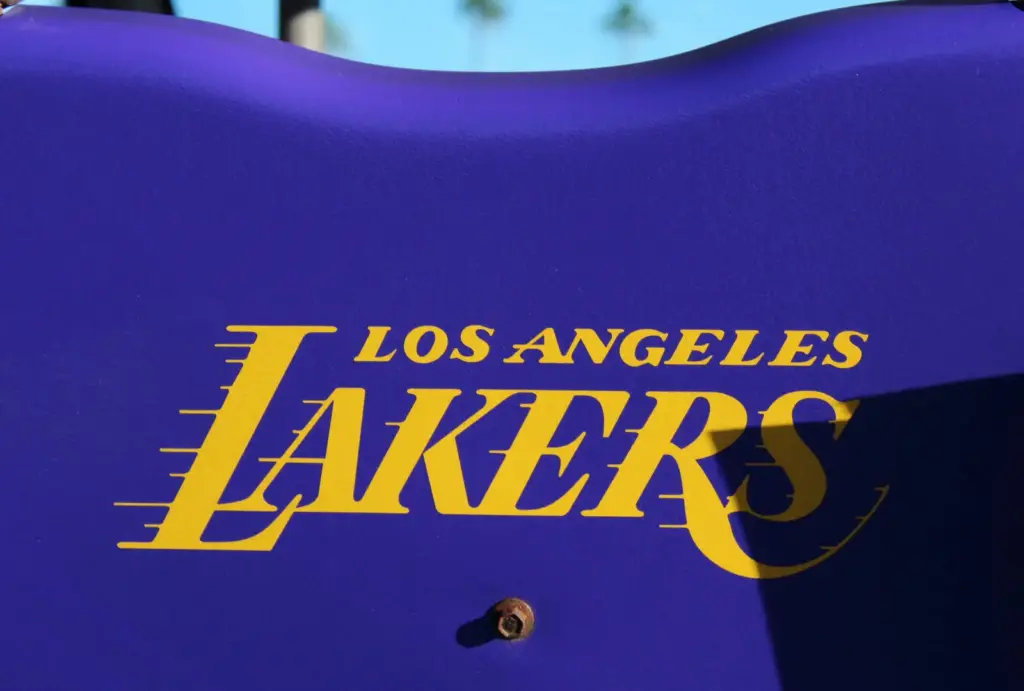 Bob Iger és Josh Kushner megvásárolja a Los Angeles Lakers csapatát