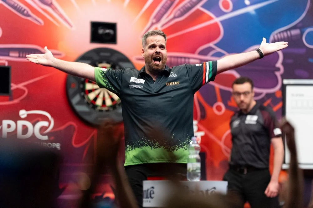 Történelmi magyar este a Hungarian Darts Trophy-n: Kádár és Major is továbbjutott