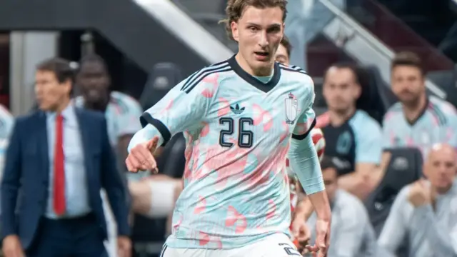 HIVATALOS: Mika Godts a Paris Saint-Germain játékosa lett