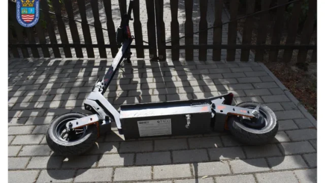 Súlyos balesetet szenvedett két fiatal egy elektromos rollerrel Győrságon