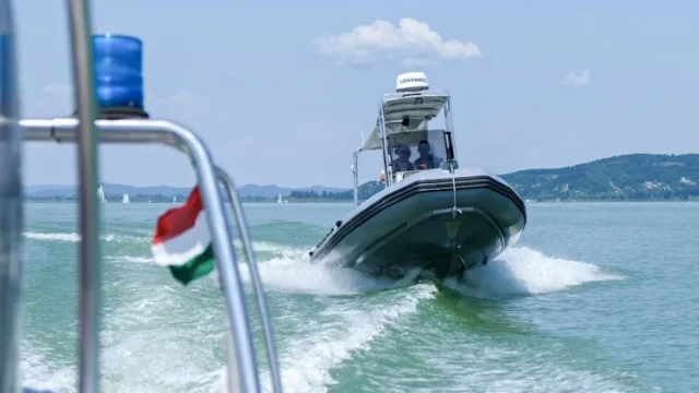 Tizenhét embert mentettek ki a Balatonból a hosszú hétvégén