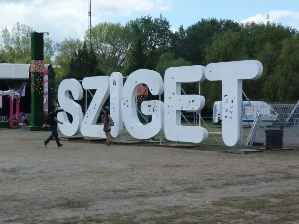 Sűrített menetrenddel és éjszakai járatokkal készül a BKK a Sziget Fesztiválra