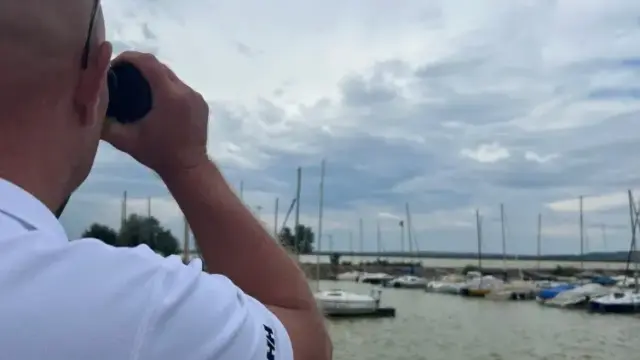 Szolgálaton kívül mentett meg egy nőt a Velencei-tó iszapjából a gárdonyi rendőr