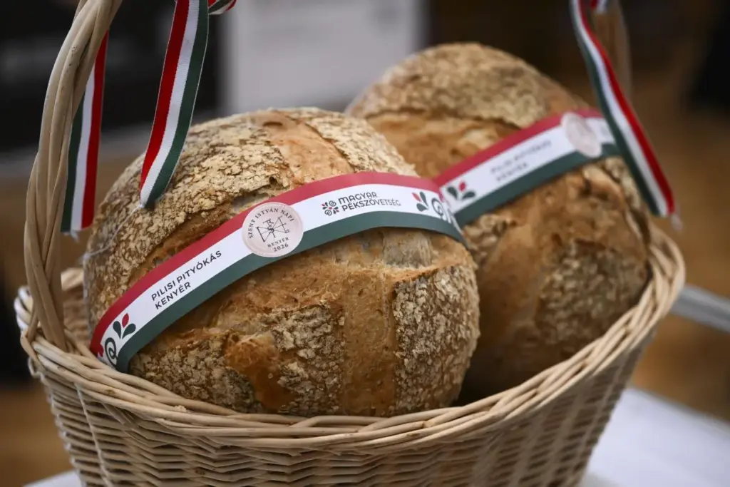 A Bíborfehér lett idén Magyarország tortája, a Pilisi Pityókás pedig a Szent István-napi kenyér