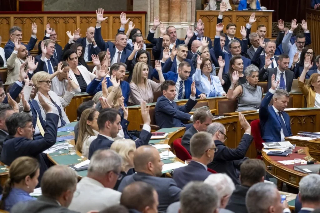 Mi várható ma a parlament rendkívüli ülésén?
