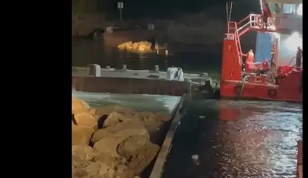 Uszályokat süllyesztettek el a Dunában a cernavodai atomerőmű vízellátásáért – videó