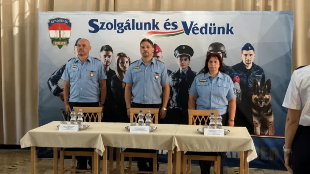 Elismeréseket adtak át a Nógrád Vármegyei Rendőr-főkapitányságon