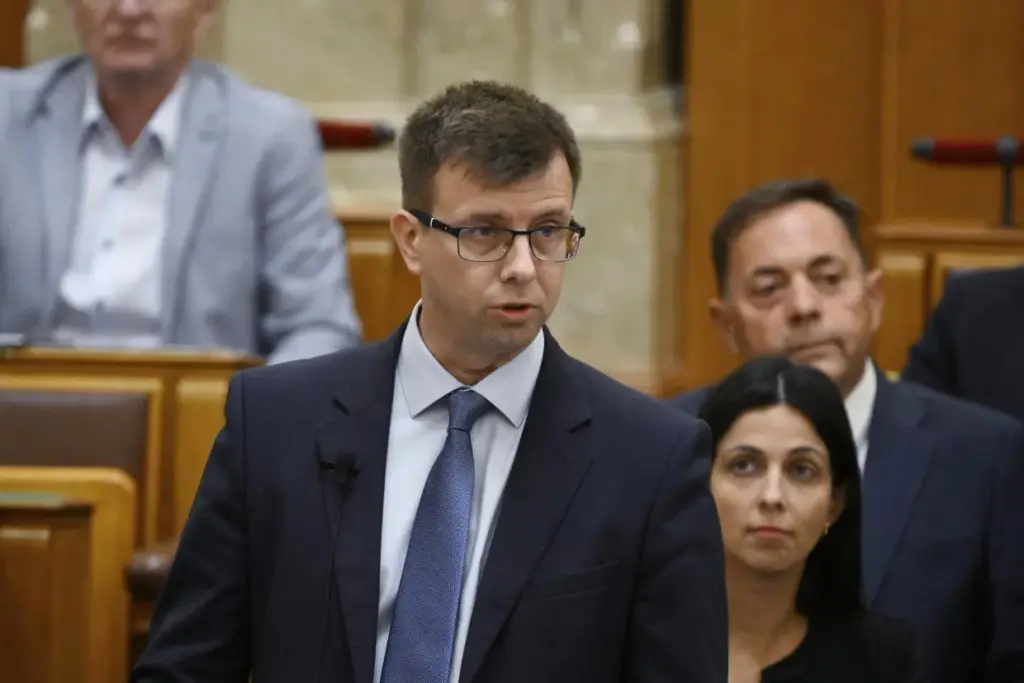 Családpolitika, köztársasági elnök és roma holokauszt az Országgyűlésben