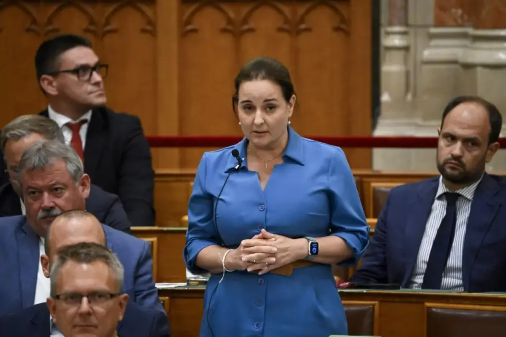 Családpolitika, köztársasági elnök és roma holokauszt az Országgyűlésben