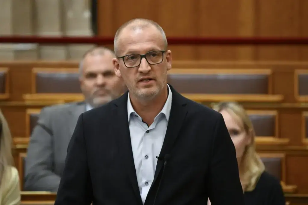 Családpolitika, köztársasági elnök és roma holokauszt az Országgyűlésben