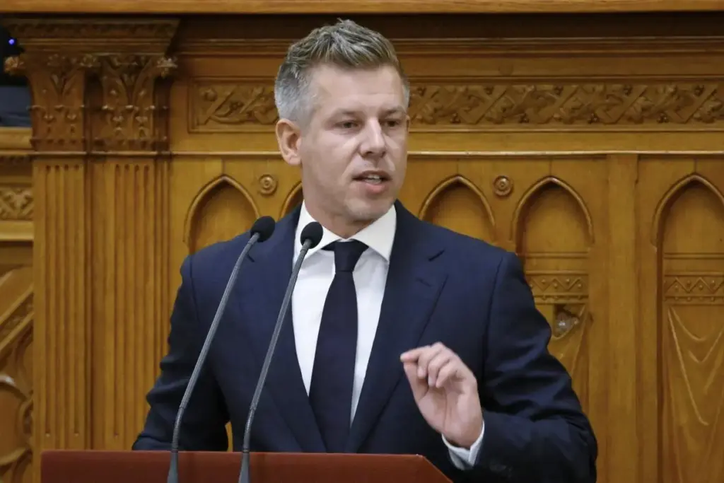 Családpolitika, köztársasági elnök és roma holokauszt az Országgyűlésben