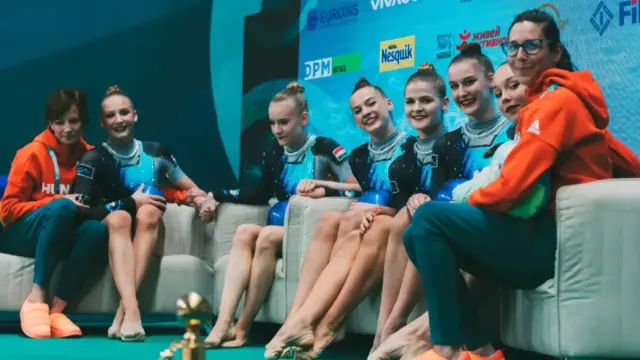 Rg-vb: Az együttes kéziszercsapatnál minél előrébb végezni az összetett versenyben a cél