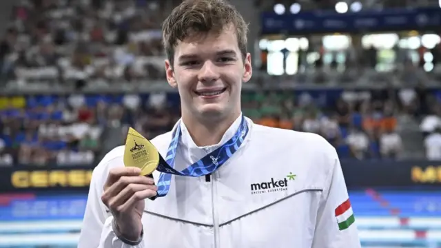 Európa-bajnoki címet szerzett Kós Hubert 200 méteres hátúszásban Párizsban