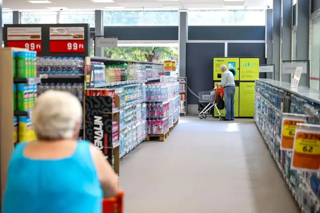 Felújított szupermarketet nyitott az Auchan Szekszárdon