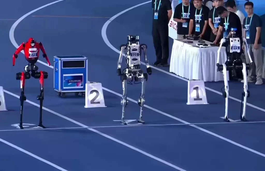 Humanoid robot futott 100 métert a pekingi robotjátékokon