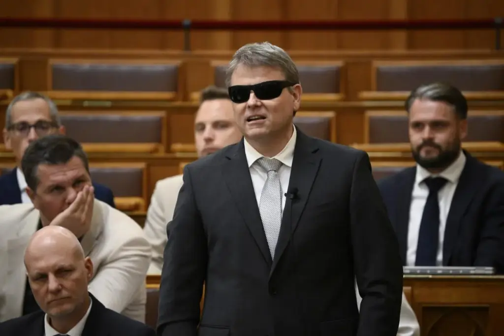 Ismeretlen tettes ellen tett feljelentést a szociális miniszter a konténerkazánok ügyében