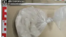 Vádat emeltek egy nő ellen, aki otthonában árult kábítószert