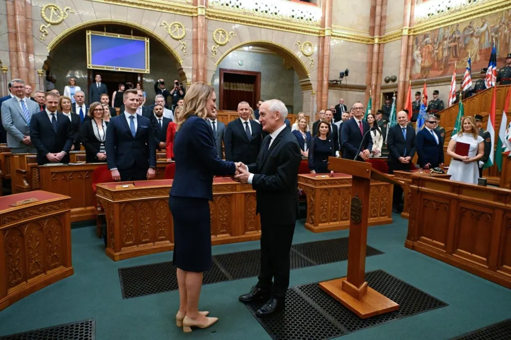 Lezárult az átmeneti időszak a Sándor-palotában
