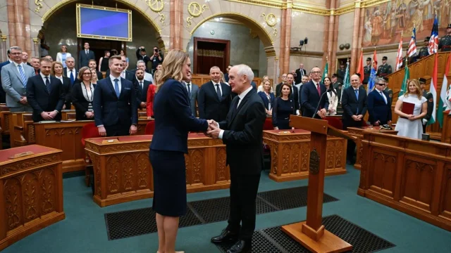 Lezárult az átmeneti időszak a Sándor-palotában