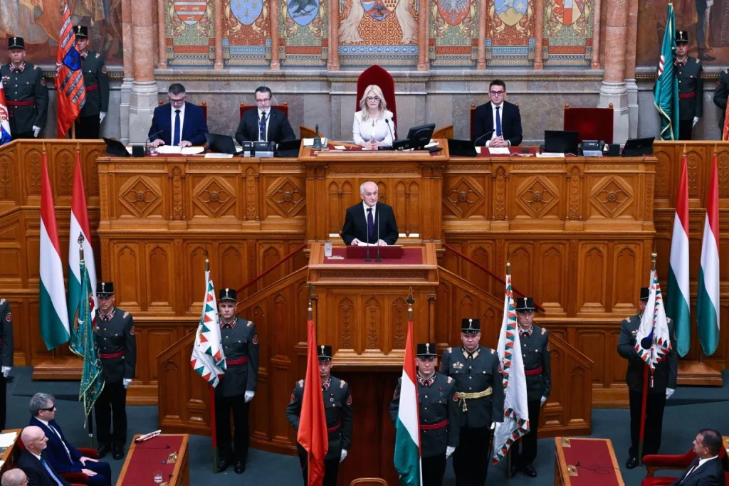 Ma lép államfői hivatalába Baka András