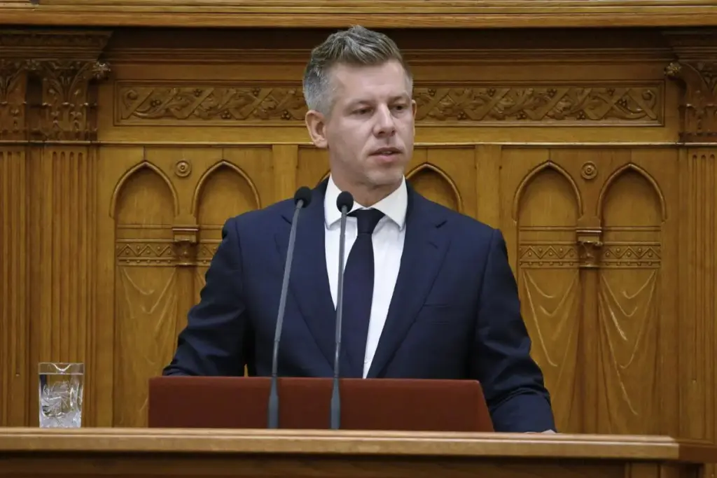Magyar Péter: le kell zárni a vízmegtartással és az atomenergiával kapcsolatos tabukat