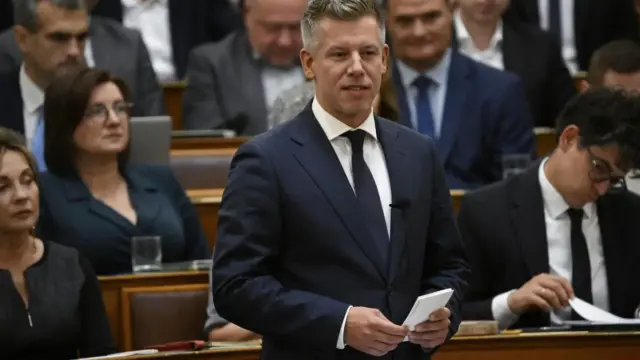 Magyar Péter Paksra hívta a parlamenti pártok elnökeit