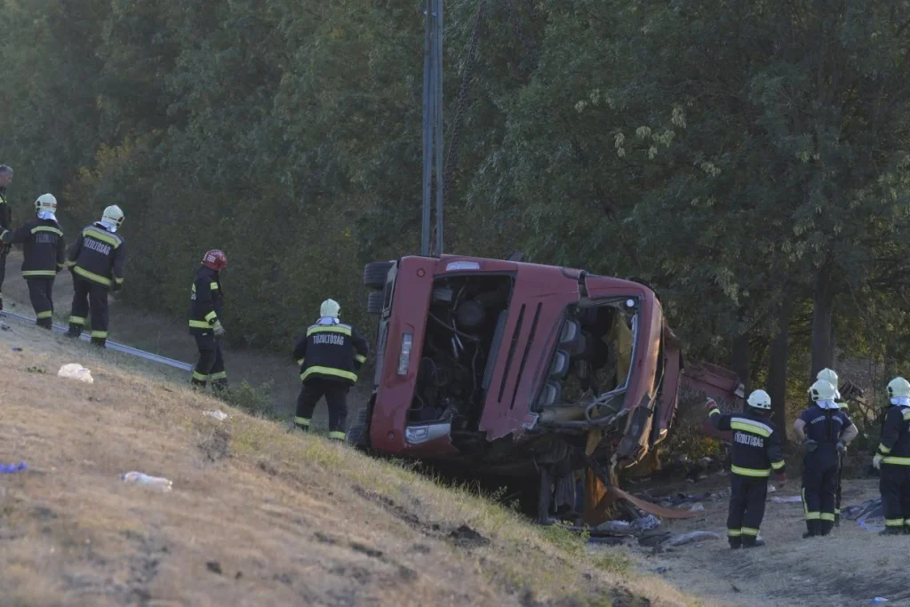 Még mindig kórházban kezelik az M3-as autópályán történt buszbaleset több sérültjét