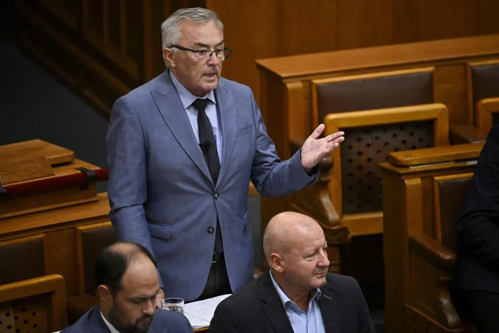 Megválasztották az NVVH vezetőit és tárgyalták a tűzifa áfájának csökkentését