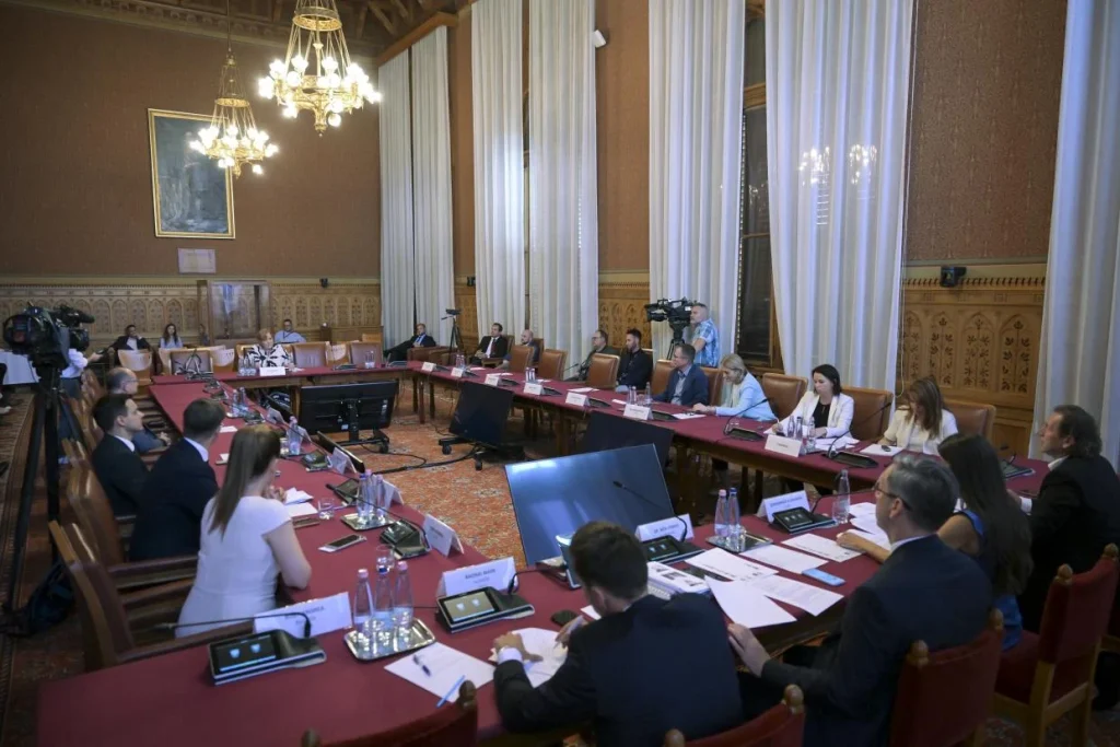 Nem támogatta a közmédia-testület jelöltjeit a művelődési bizottság