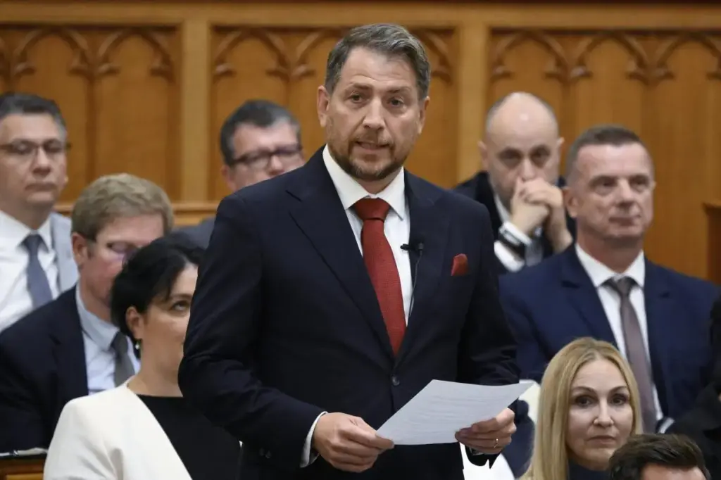 Parlamenti vita a válságkezelésről és a paksi beruházásról