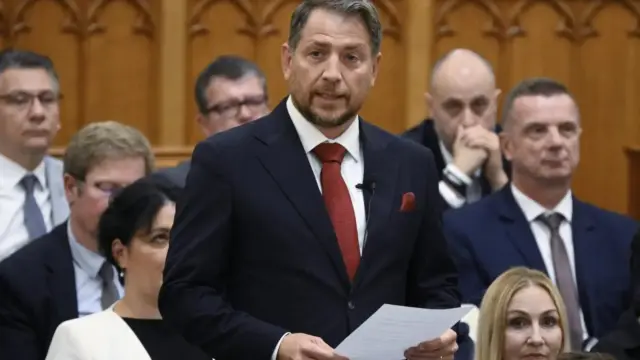 Parlamenti vita a válságkezelésről és a paksi beruházásról