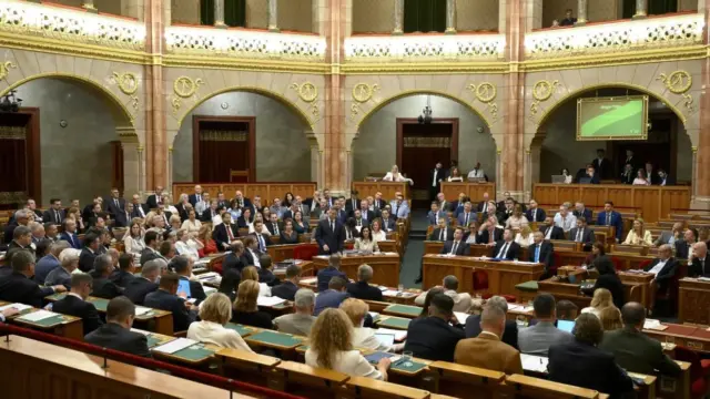 Parlamenti vita a válságkezelésről és a paksi beruházásról