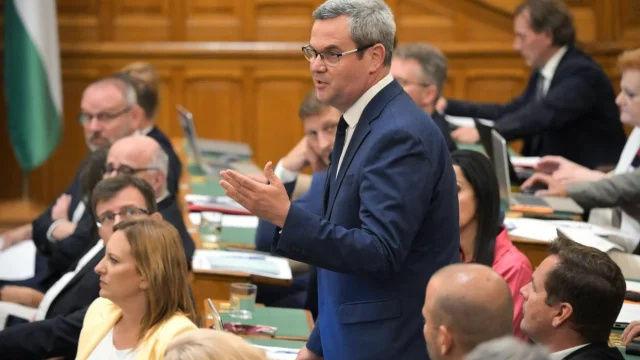 Takács Péter: Egymást ölték az országok a lélegeztetőgépekért