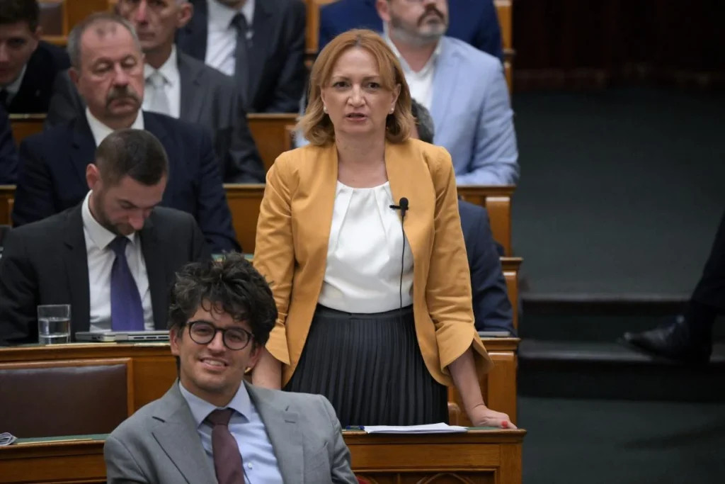 Parlamenti vita: felelősségvállalás, paksi összefogás és intézményi kritikák