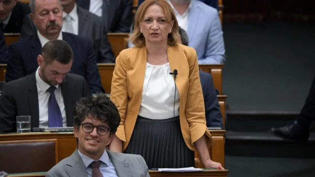 Parlamenti vita: felelősségvállalás, paksi összefogás és intézményi kritikák