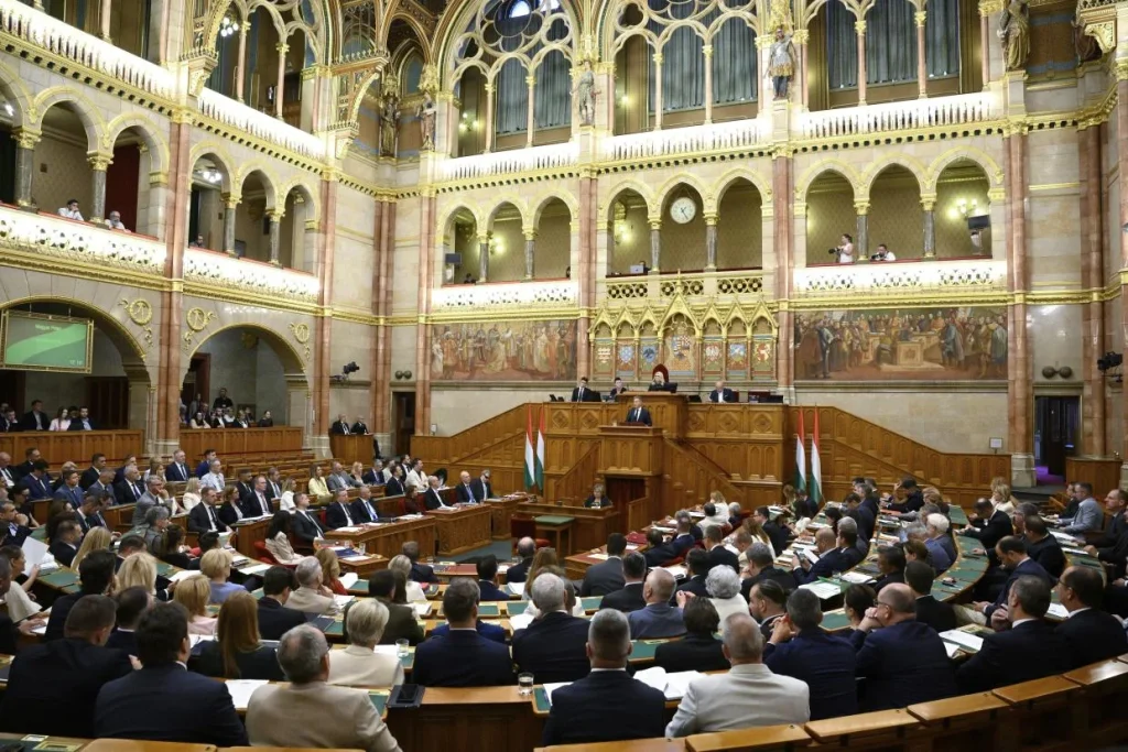Kormányfői beszéddel indul az Országgyűlés rendkívüli ülésszaka