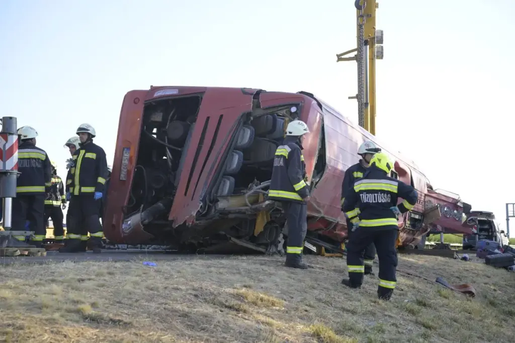 Súlyos buszbaleset az M3-ason: tizenketten meghaltak